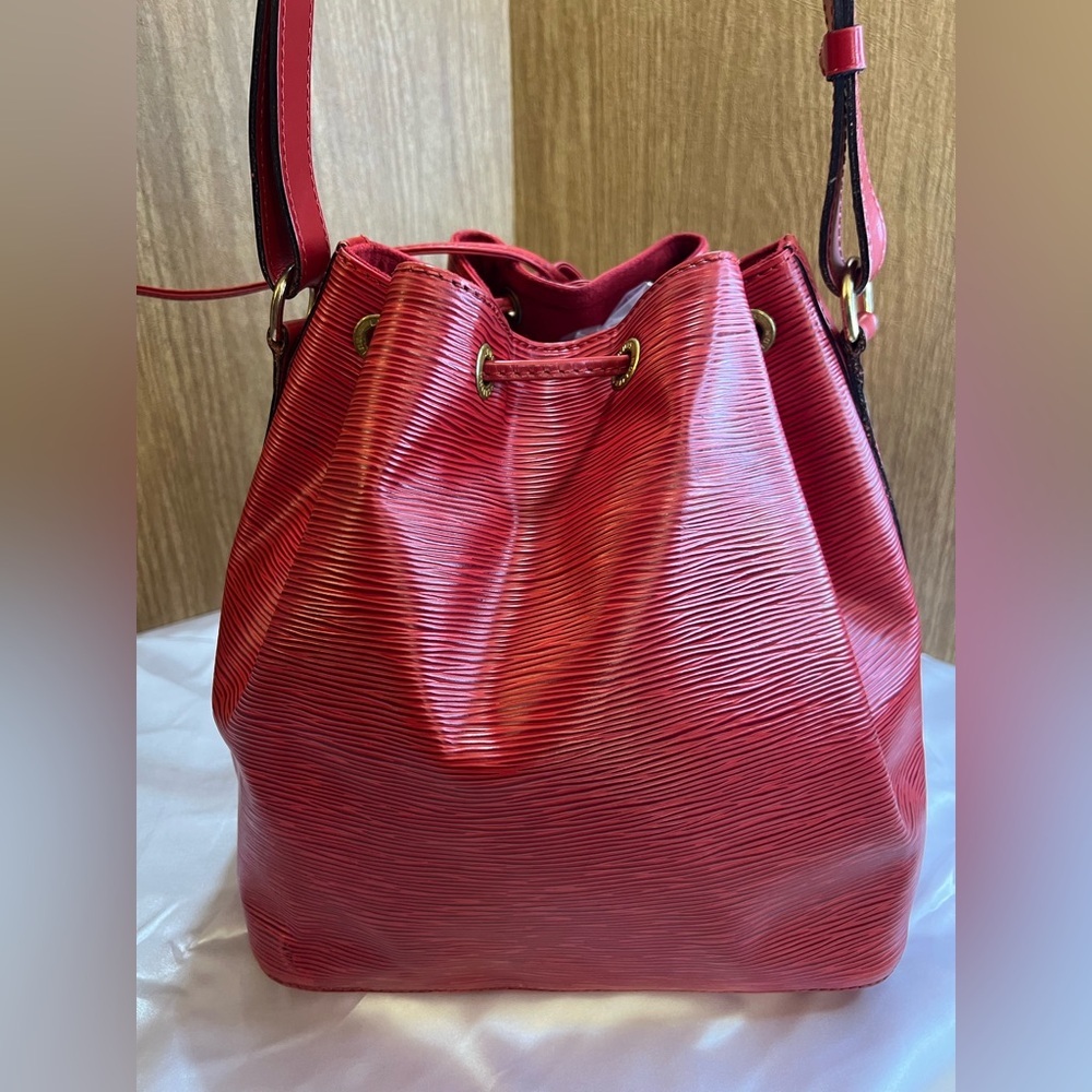 Louis Vuitton Epi Noé Bucket Bag in Castillan Red - Picture 4 of 15
